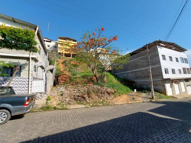 TERRENO EM ACLIVE