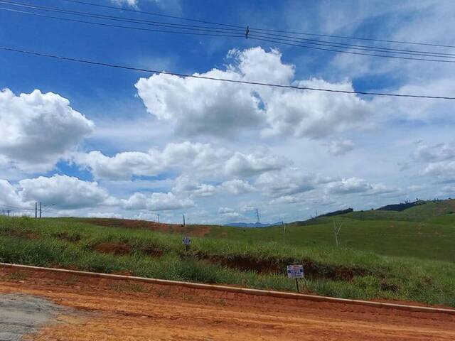 ÁREA TOTAL 250M²