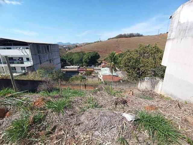 TERRENO EM DECLIVE