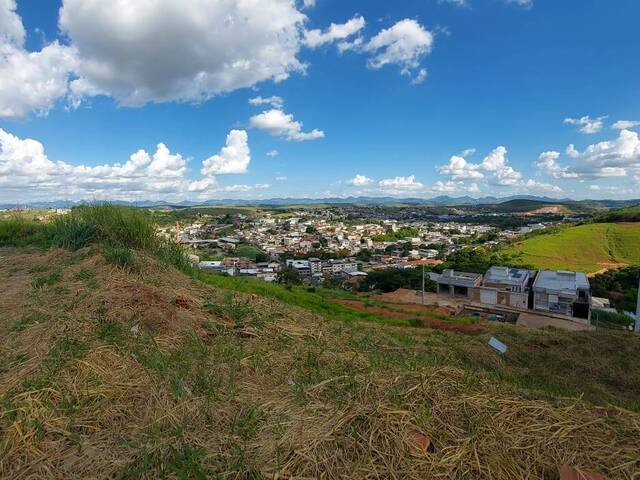 ÁREA TOTAL 300M²