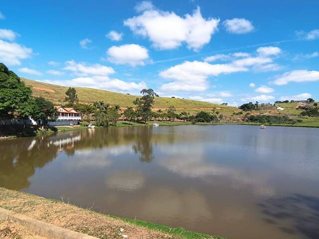 BELA LAGOA COM PEDALINHO