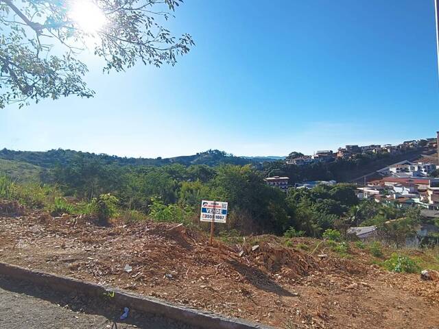 TERRENO EM DECLIVE