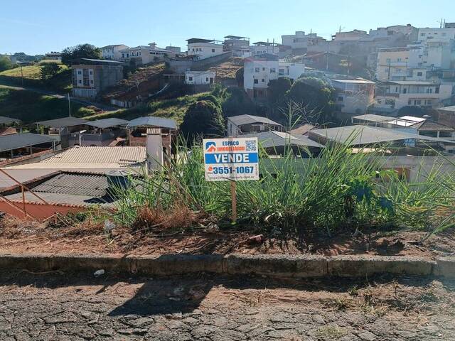 ÁREA TOTAL 300M²