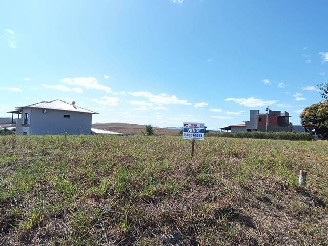 TERRENO COM ÁREA TOTAL DE 674,75M²