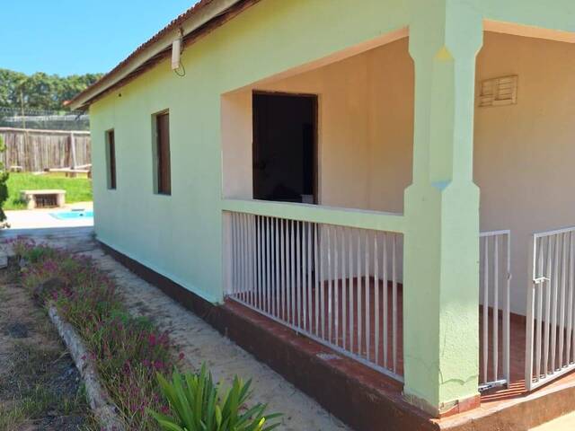 CASA COM 4 QUARTOS