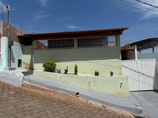 #809 - Casa para Venda em Visconde do Rio Branco - MG
